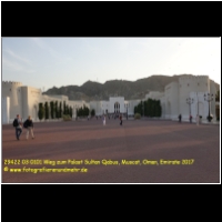 29422 03 0101 Weg zum Palast Sultan Qabus, Muscat, Oman, Emirate 2017.jpg